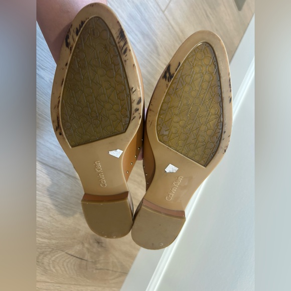 Womens Calvin Klein Floral Studded Mule Flats, Almond Tan, Size 7 - Picture 6 of 10